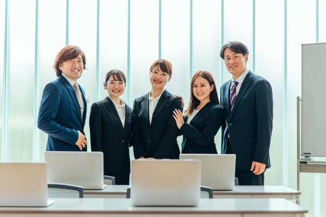 職場内訓練の新人社員の画像
