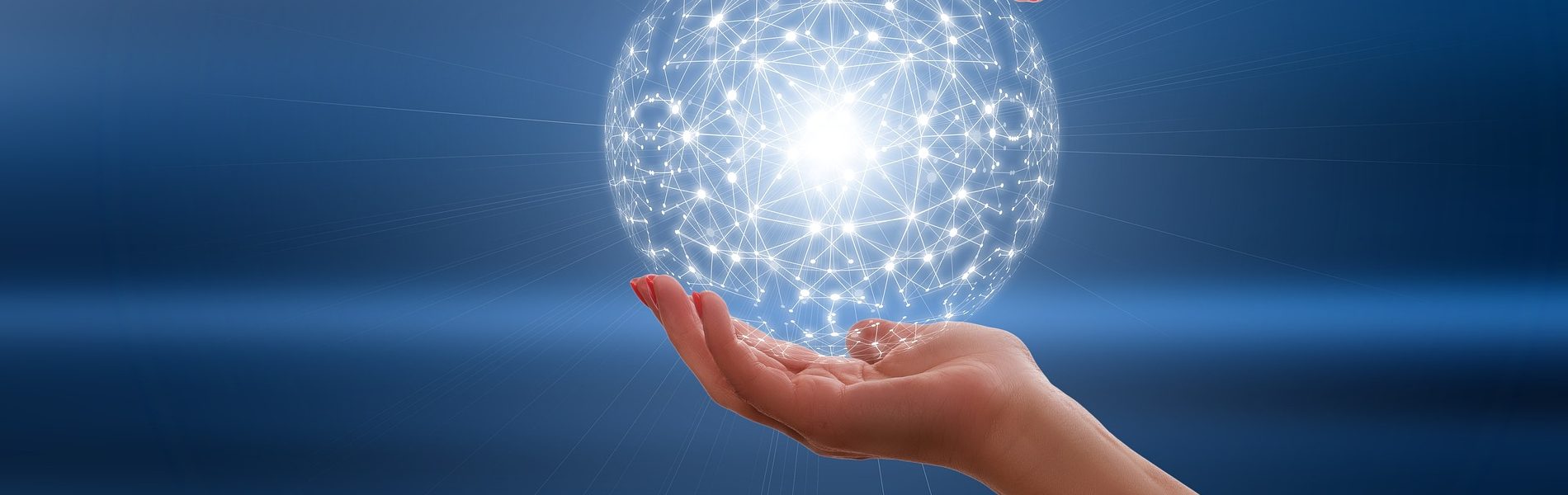 光の球体を支える画像